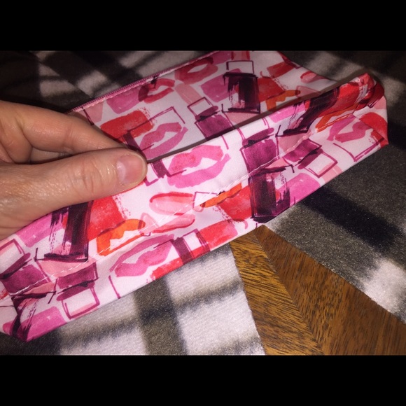 Clinique’s Pink Lipstick Blot & Blotch Makeup Bag - Picture 3 of 4